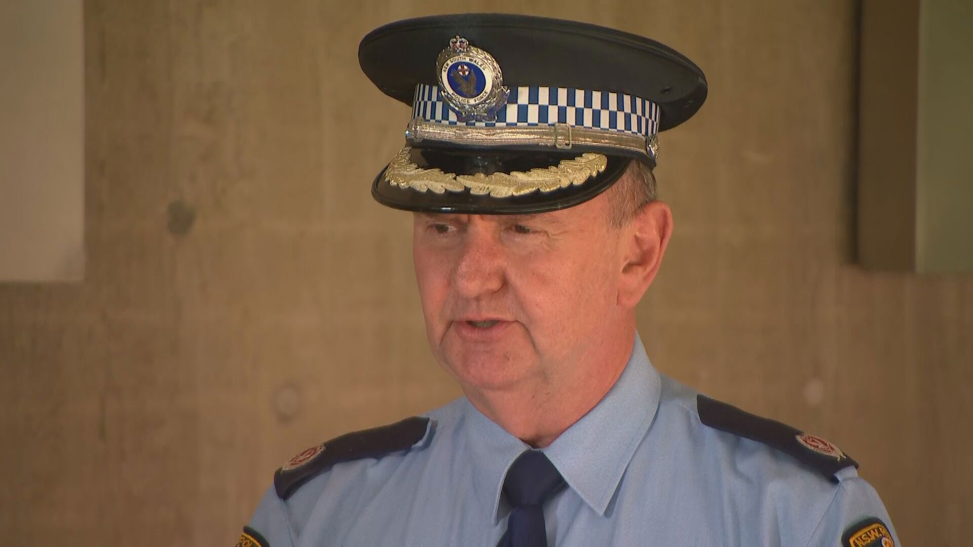 Man dies after falling from Sydney balcony after DV call 