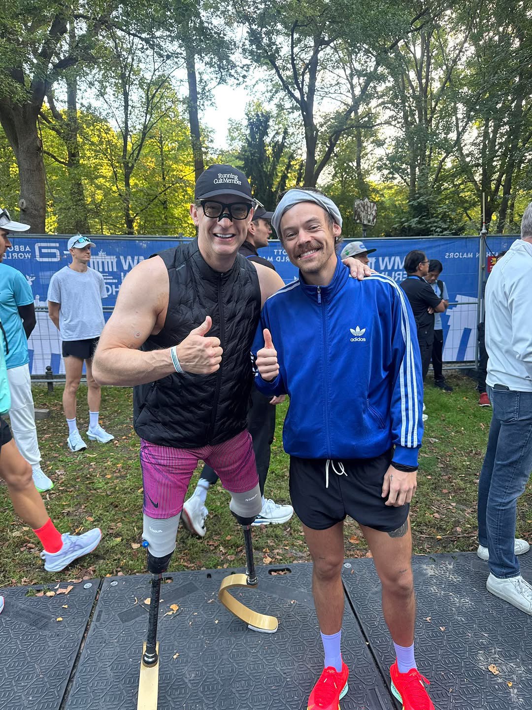Richard Whitehead and Harry Styles at the Berlin Marathon 2025