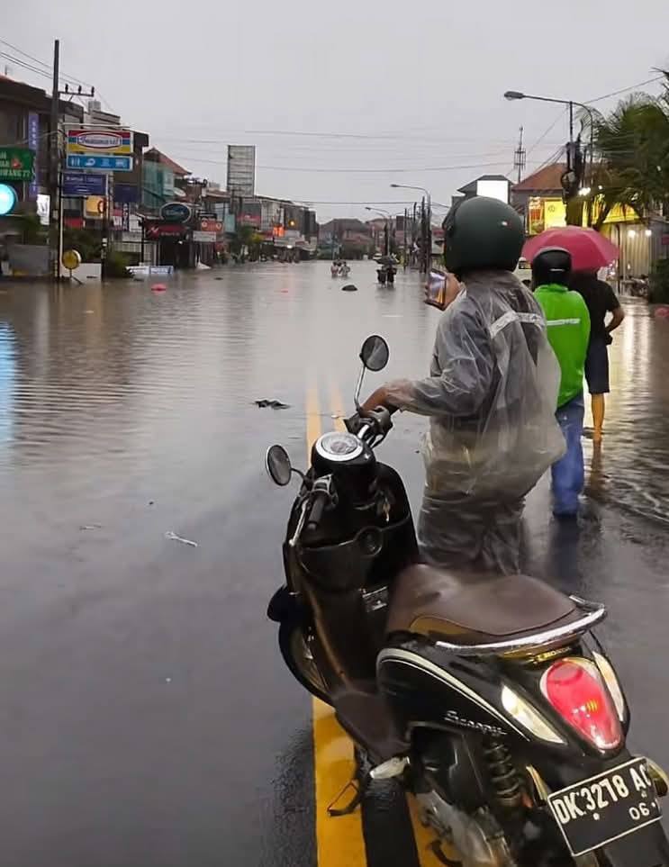 Flooding in Denpasar, Indonesia - photos shared on Facebook from Bali Airport Shuttles