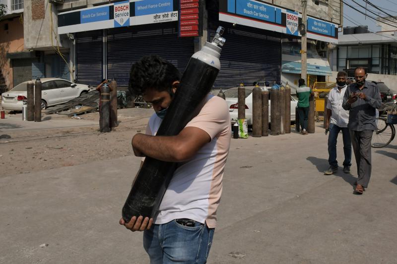 Indian government faces lockdown calls, contempt charges