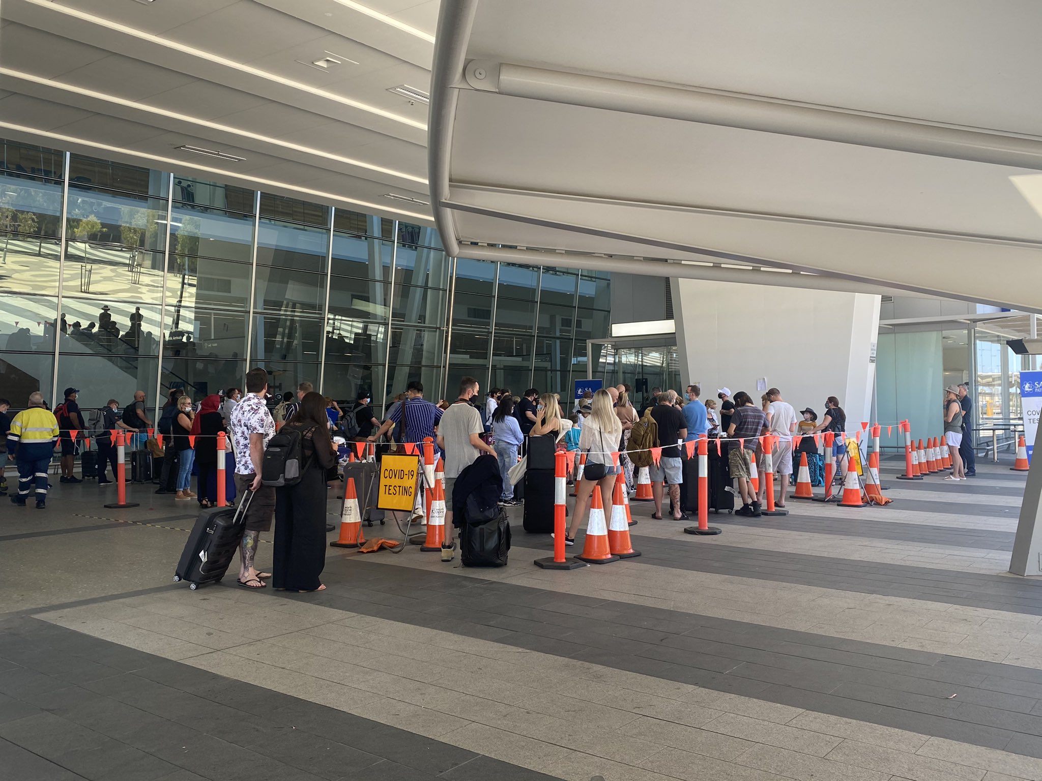 Coronavirus Sa Long Lines At Adelaide Testing Clinics As Locals Rush Home From Brisbane