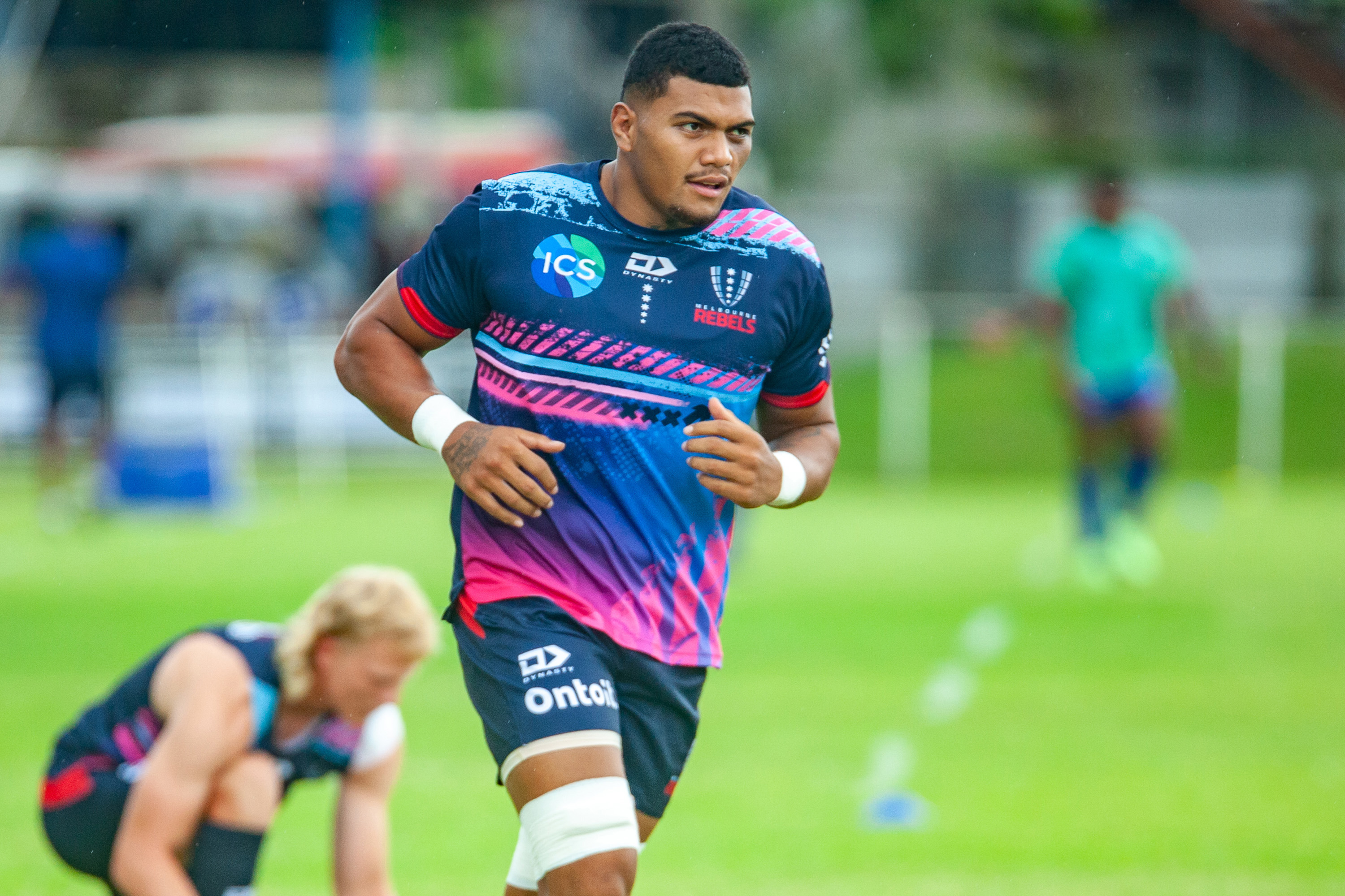 Vaiolini Ekuasi of the Melbourne Rebels warms up.