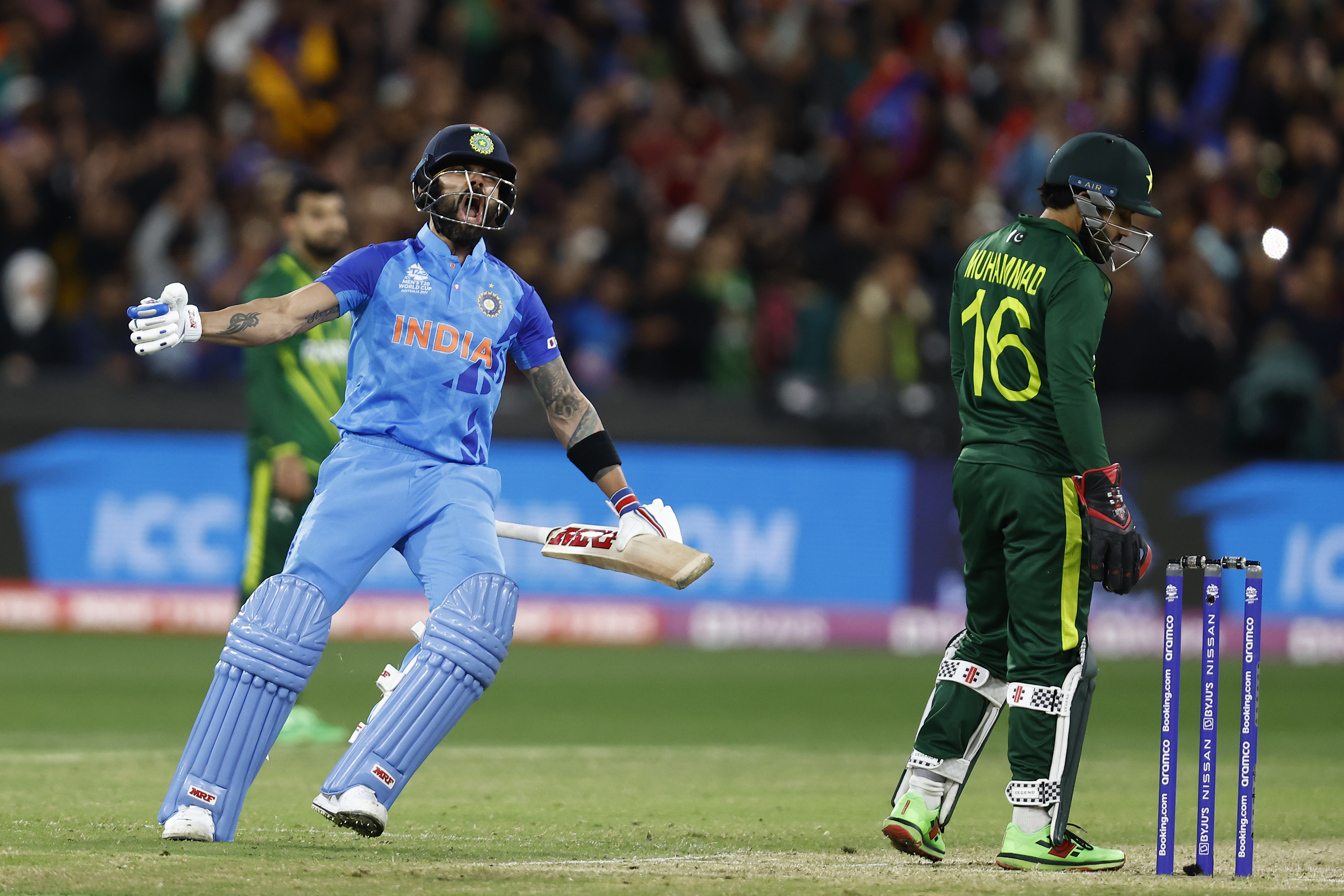 T20 World Cup 2022 Virat Kohli moved to tears after remarkable World Cup rescue act, India v Pakistan result, scores, video highlights
