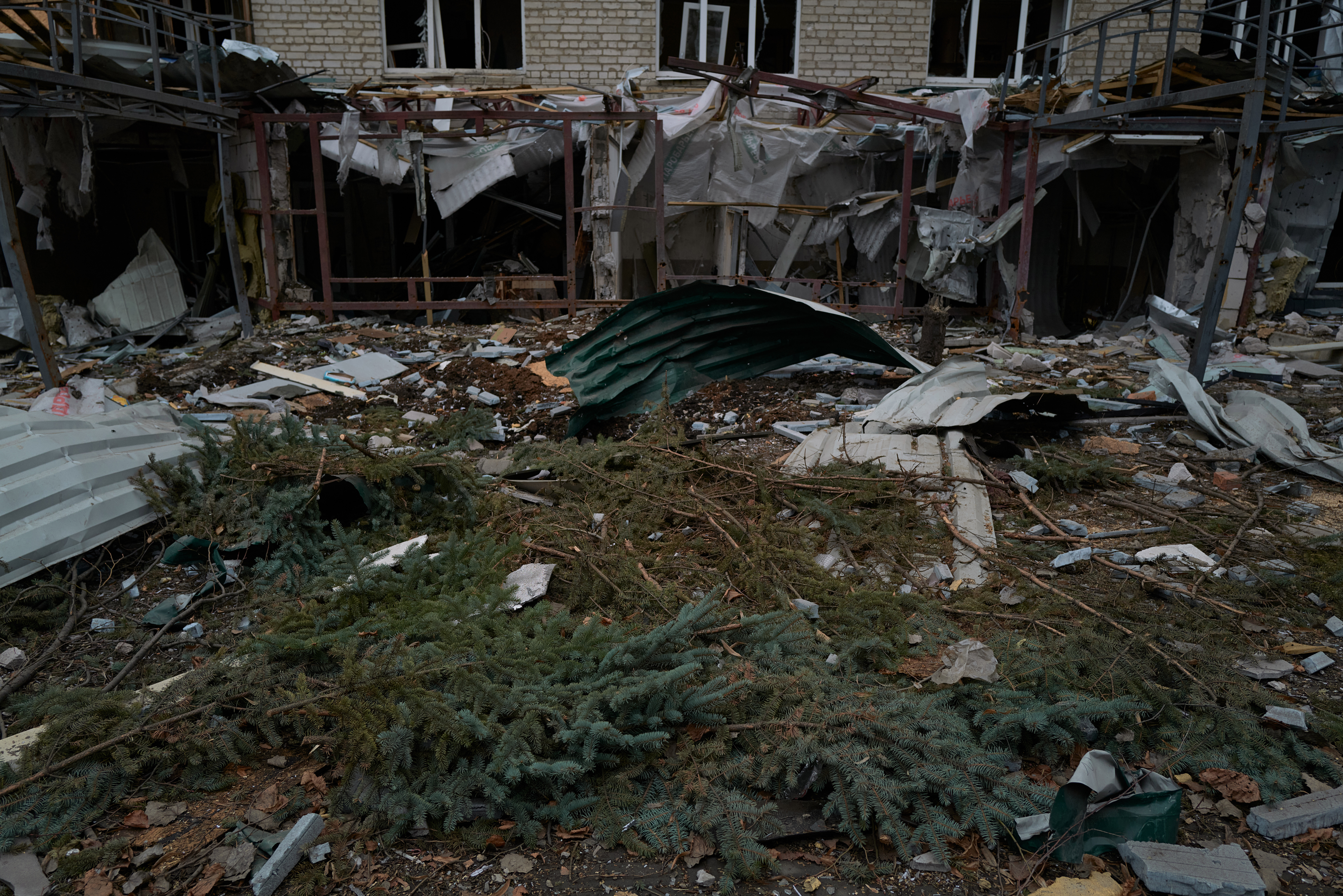 A pine tree and shops were blown up during artillery shelling on December 24, 2022 in Bakhmut, Ukraine. Ukraine's hard-hit frontline city of Bakhmut is an eastern industrial city which Russia has attacked relentlessly for months with frontal assaults, artillery barrages and air strikes, had a pre-war population of around 70,000. (Photo by Pierre Crom/Getty Images)