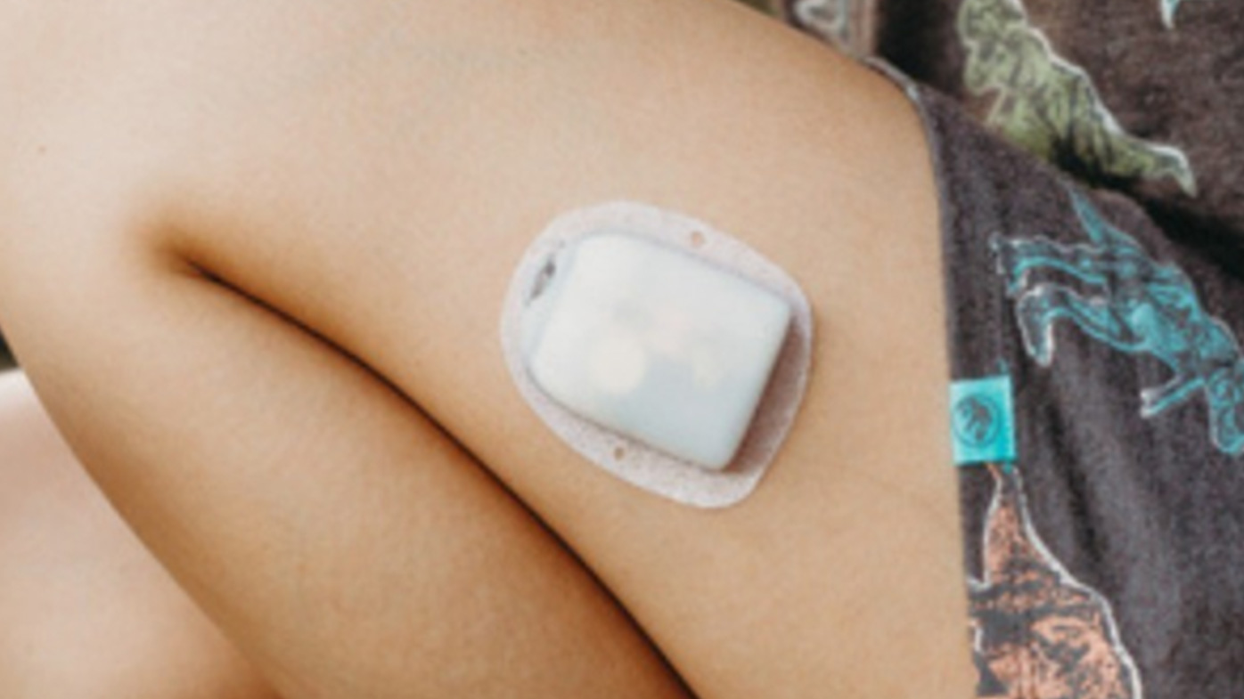 The personal diabetes manager (PDM) sticks to arms or legs and administers insulin.
