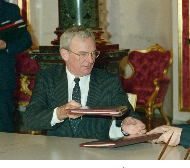 F﻿ormer Labor leader and Governor General Bill Hayden has died at the age of 90.