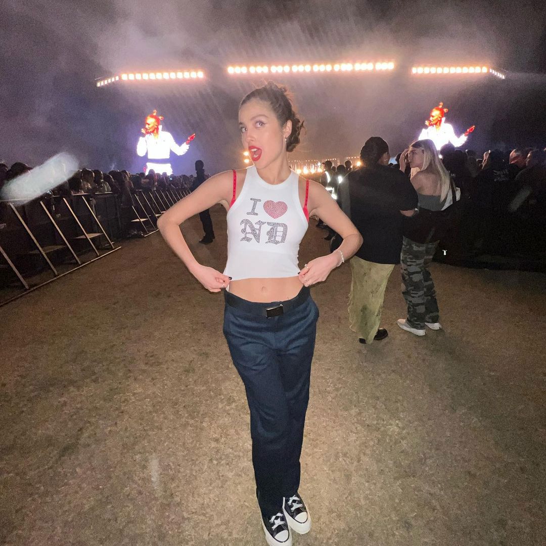 Olivia Rodrigo at Coachella wearing No Doubt merch