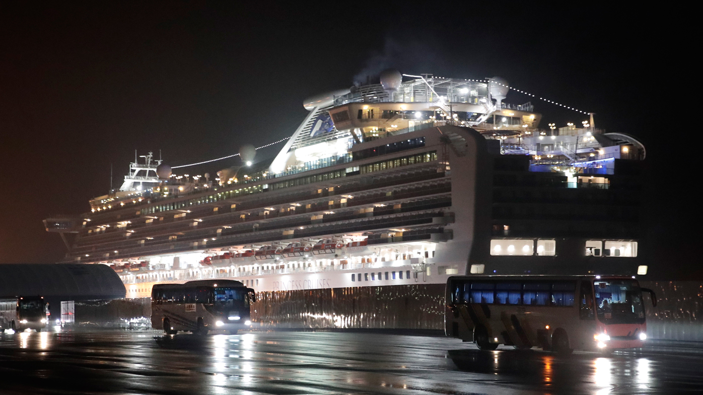 Buses carrying American passengers who had been quarantined aboard a cruise ship in Japan have left the harbour.