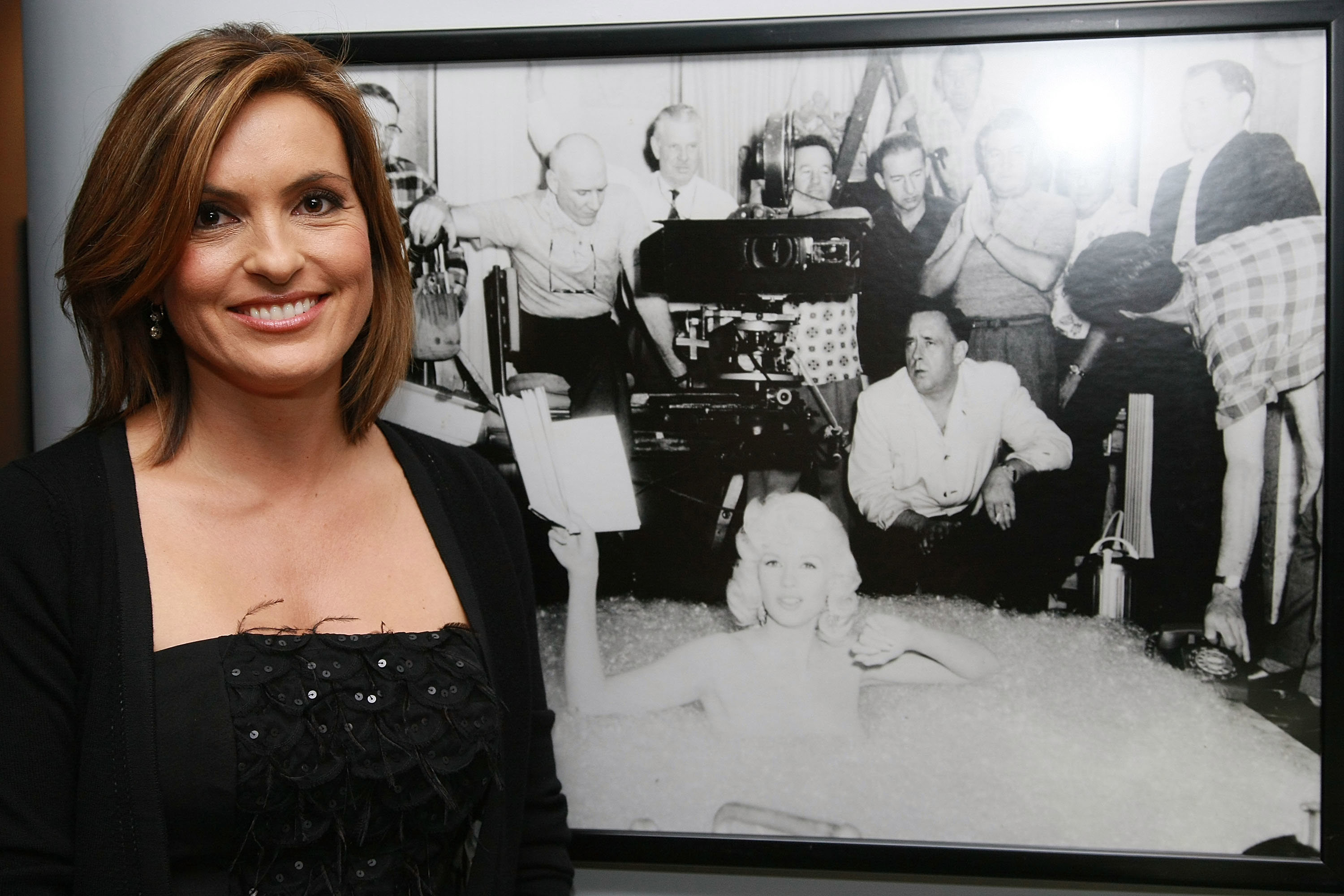 Mariska Hargitay poses with a picture of her mother Jayne Mansfield at the 7th Directors Guild of America Honors at the DGA Theater on October 16, 2008 in New York City.