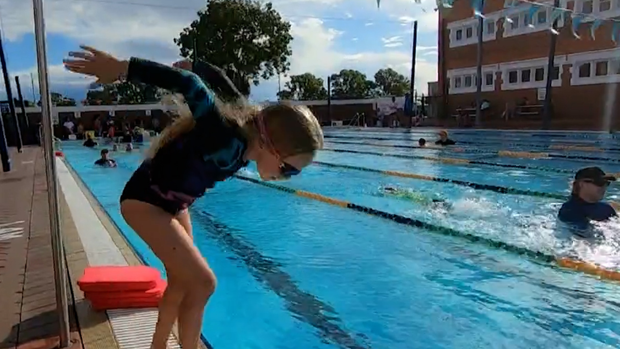 Seven-year-old Phoebe Van Niel from Perth is being hailed a hero for her quick-thinking which saved a two-year-old toddler, who had accidentally fallen into a pool at a hotel in Broome.