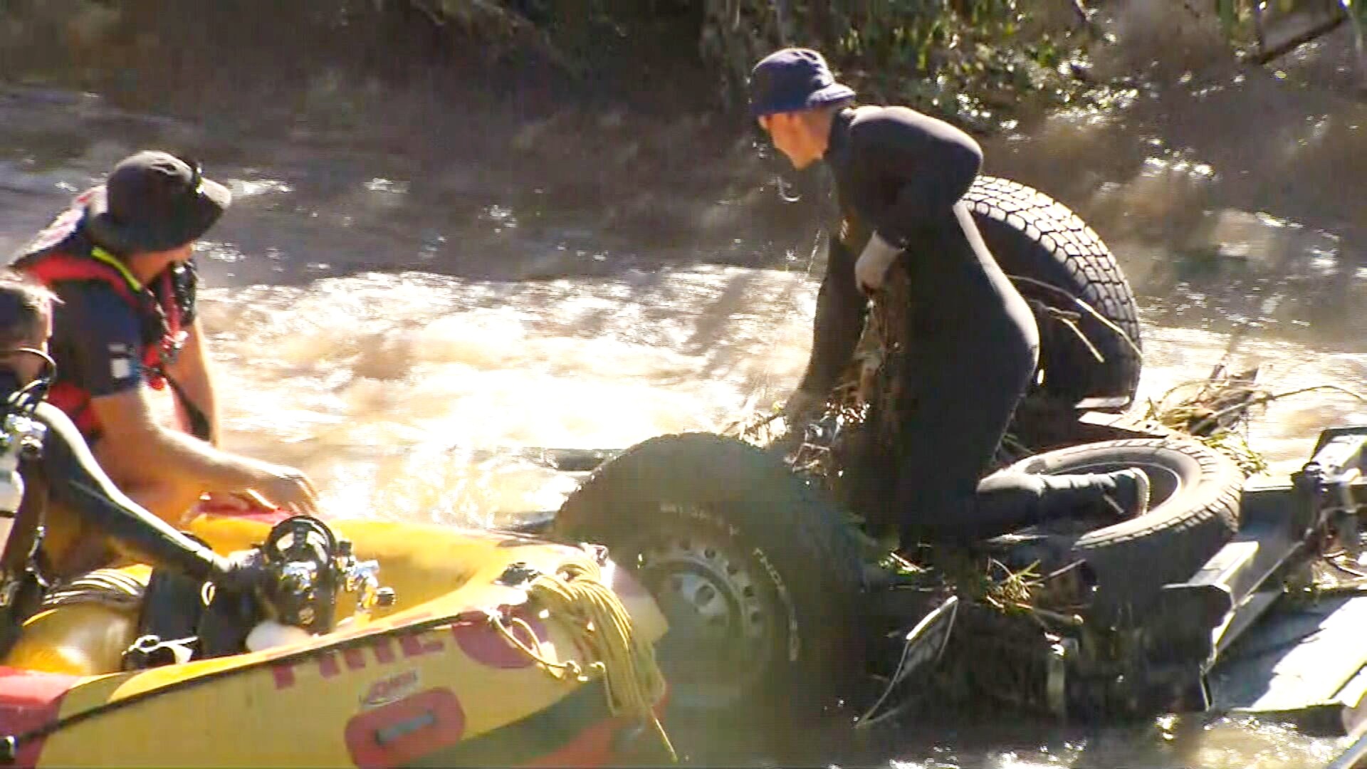 A raft team and a diver have made it to Mr Hornman's vehicle and are assessing how to retrieve it.