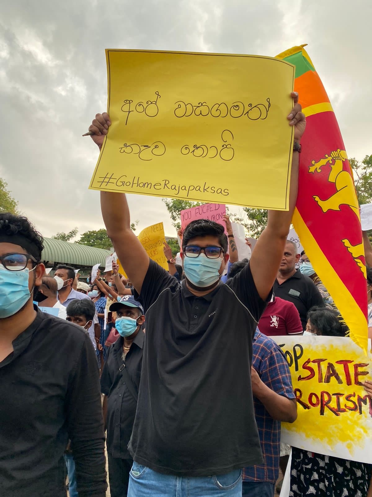 People have taken to the streets of Colombo in Sri Lanka to demand the President resign as the country endures its worst economic crisis. 