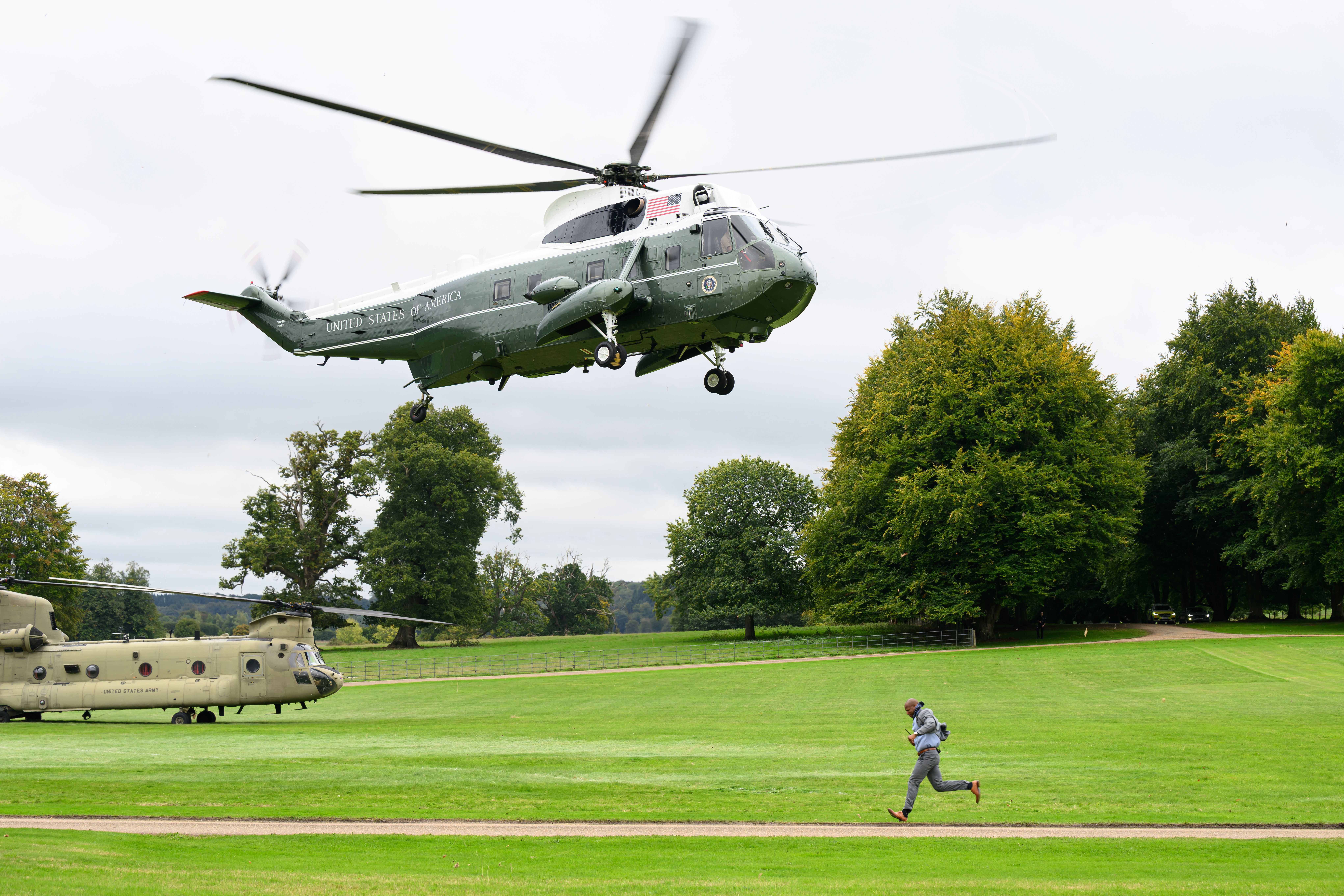 Marine One comes into land as U.S. President Donald Trump arrives by helicopter at Chequers, the country home of the British prime minister, on September 18, 2025 in Aylesbury, England.