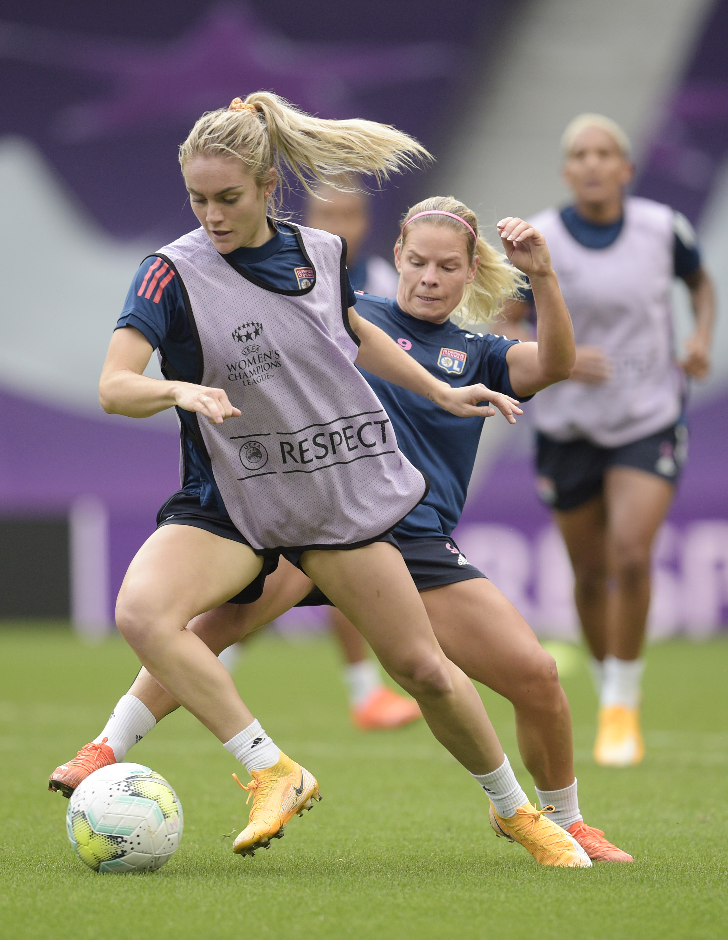 Australia's Ellie Carpenter and France's Eugenie Le Sommer during an Olympique Lyonnais training session in 2020.