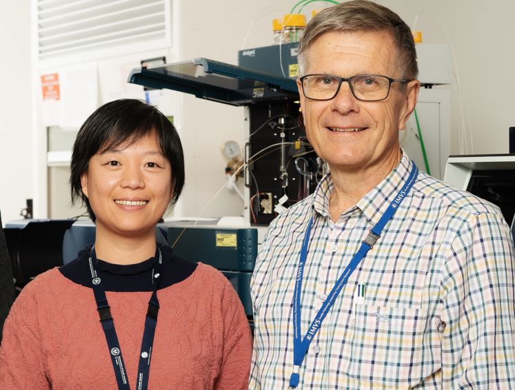 Flinders University researchers Dr Jing Jing Wang and Flinders Professor Tom Gordon.
