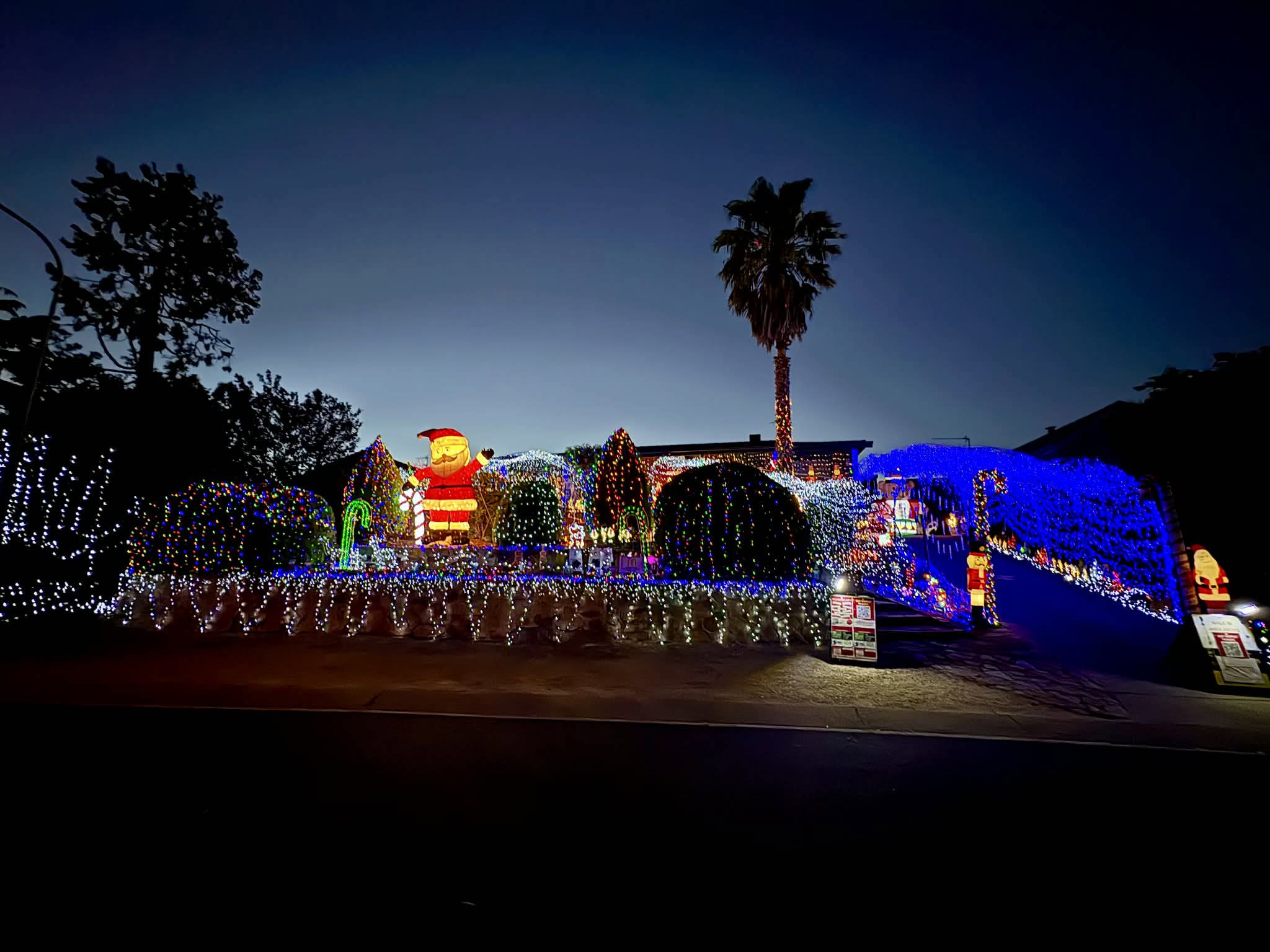 Christmas lights in Gowrie, ACT