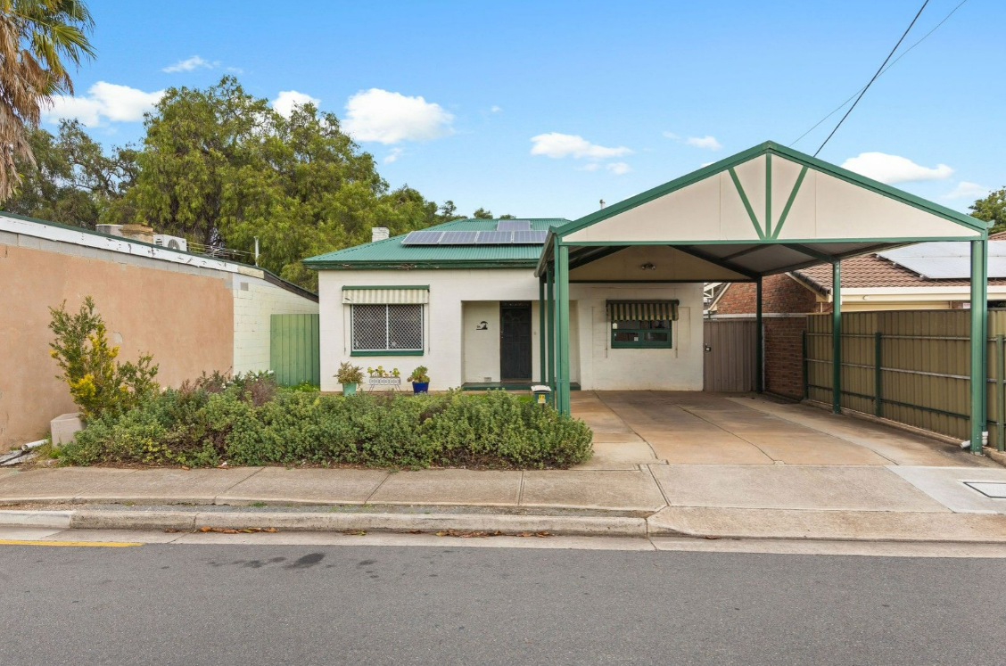 1938 bungalow in Adelaide sells under the hammer for $505k