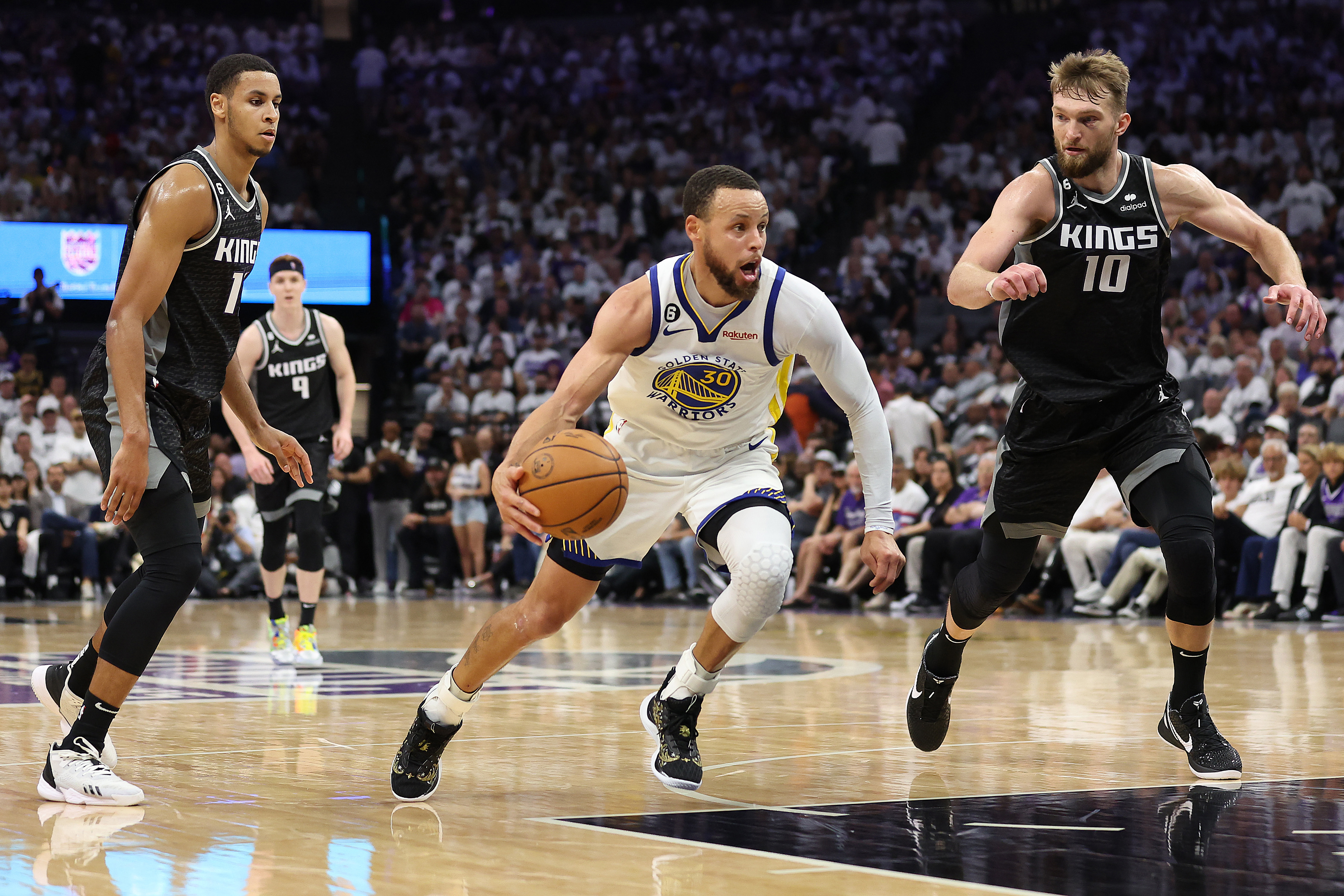 Golden State Warriors: Stephen Curry's 3-point playoff record is