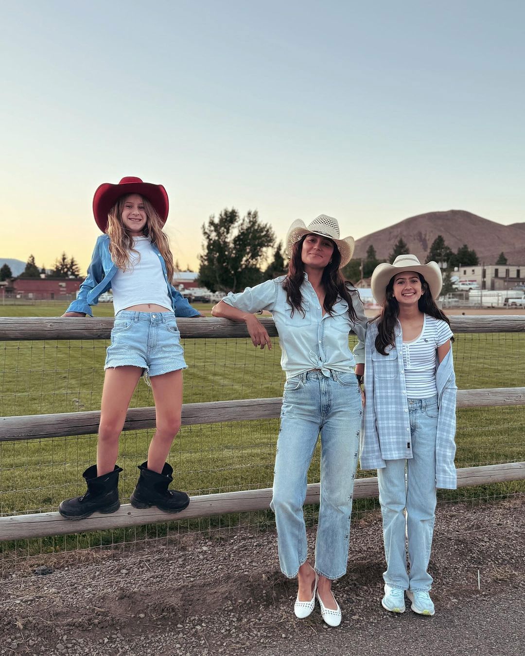 Emma Heming with her and Bruce Willis' two daughters.
