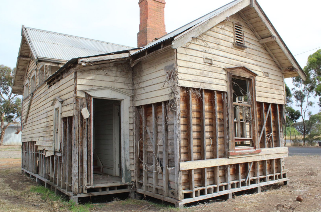 Property for sale in rural Victoria with offensive language and termite damage.