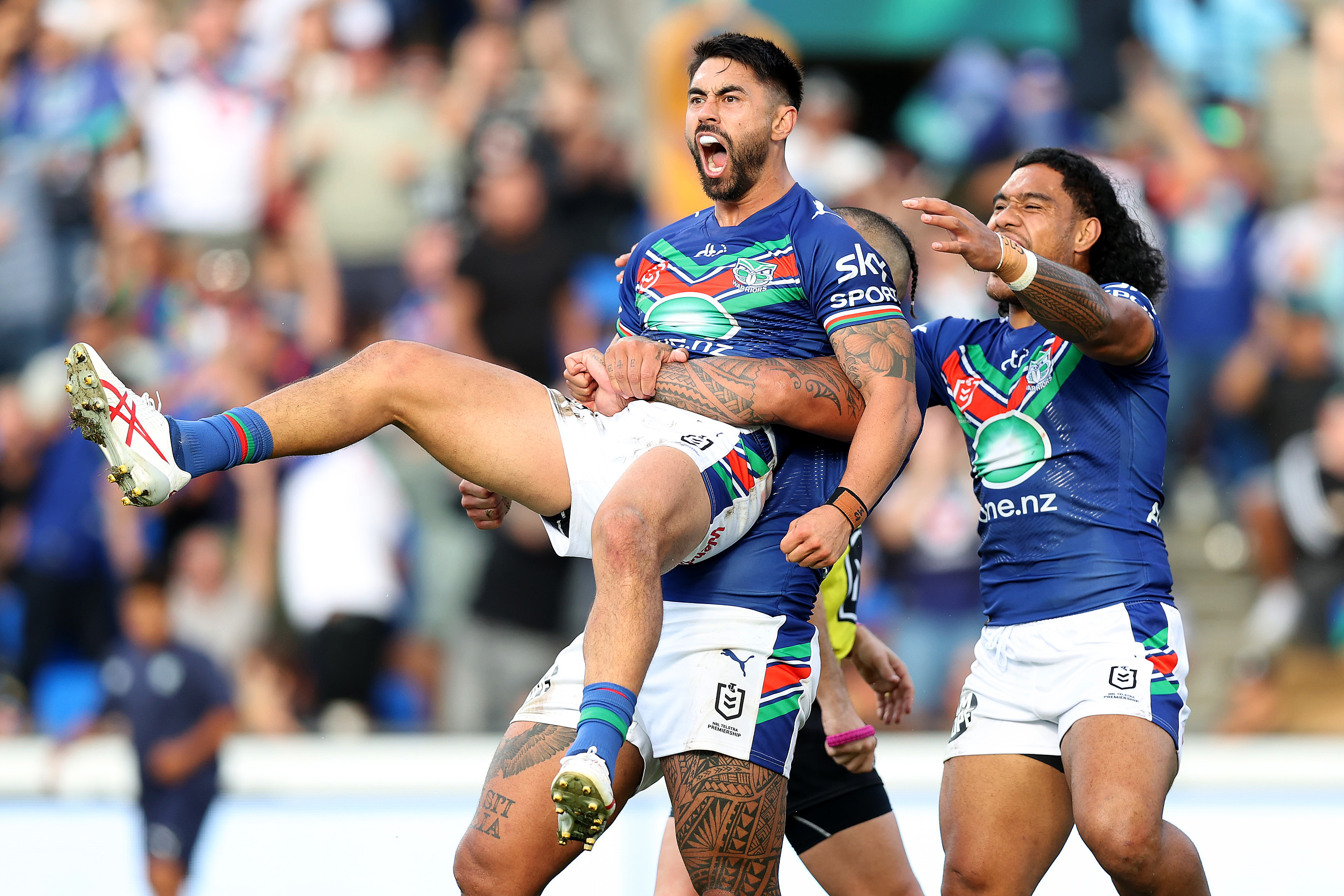 Shaun Johnson of the Warriors celebrates.