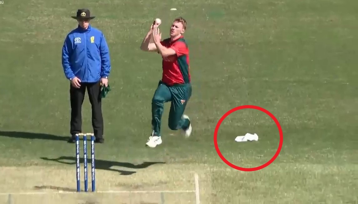 Tasmanian bowler Riley Meredith had no idea the towel had fallen out.