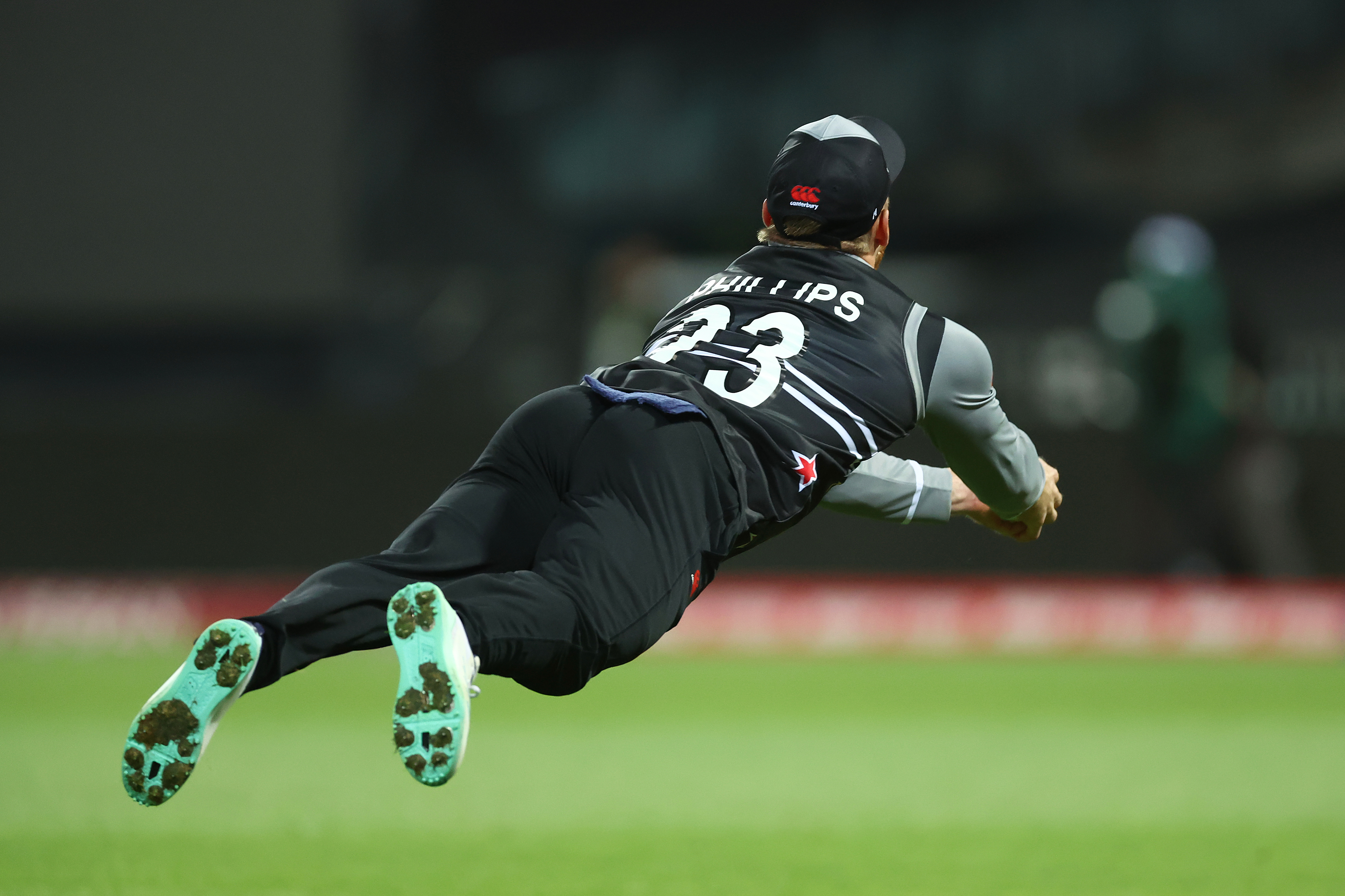 SYDNEY, AUSTRALIA - OCTOBER 22: Glenn Phillips of New Zealand catches out Marcus Stoinis of Australia during the ICC Men's T20 World Cup match between Australia and New Zealand at Sydney Cricket Ground on October 22, 2022 in Sydney, Australia. (Photo by Mark Metcalfe-ICC/ICC via Getty Images,)