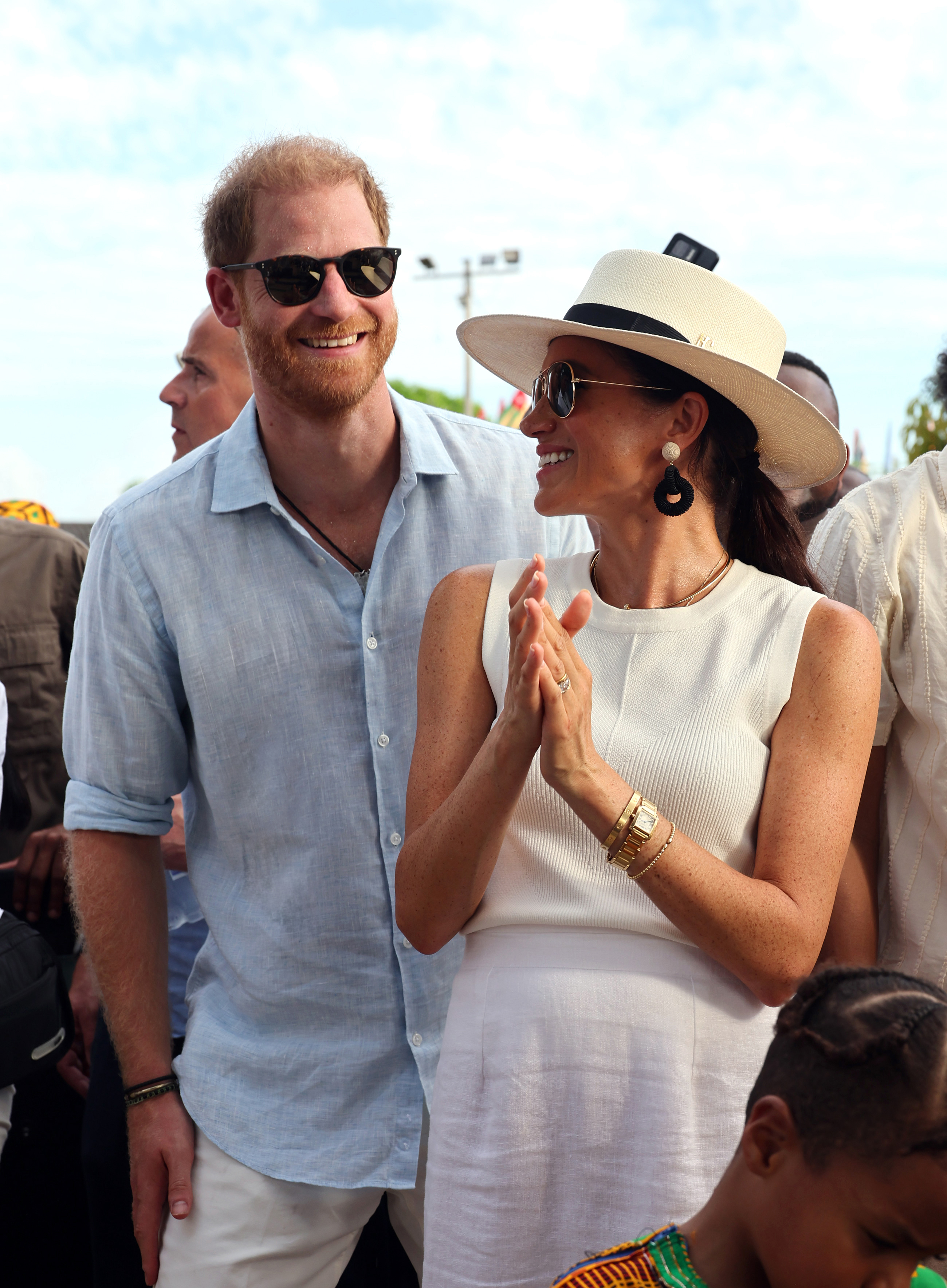 CARTAGENA, COLOMBIA - 17 DE AGOSTO: El Príncipe Harry, Duque de Sussex y Meghan, Duquesa de Sussex en San Basilio de Palenque durante la visita de los Duques de Sussex a Colombia el 17 de agosto de 2024 en Cartagena, Colombia. (Foto de Eric Charbonneau/Fundación Archewell vía Getty Images)