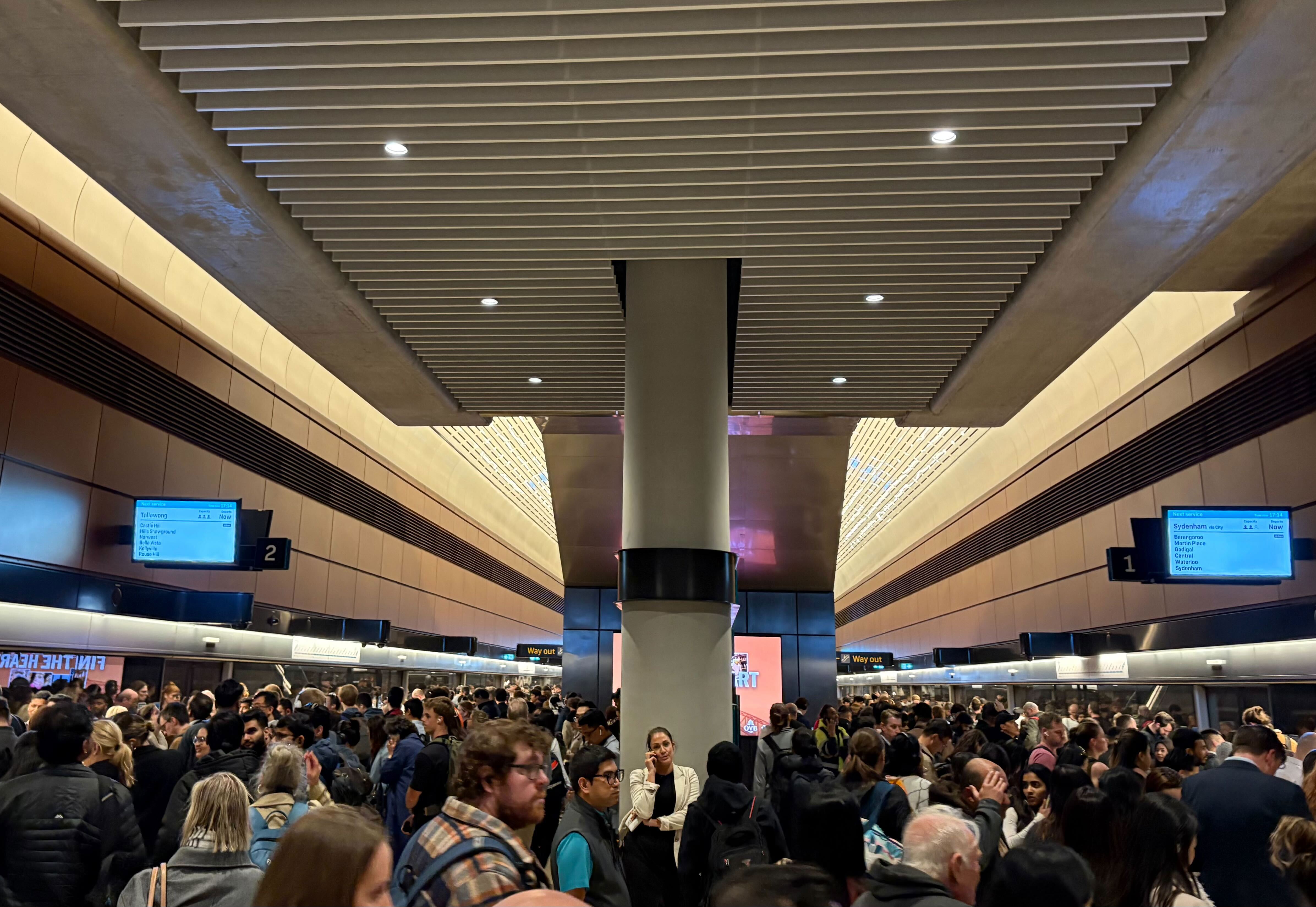 Crowds turned to the Metro line instead of the heavily delayed trains.