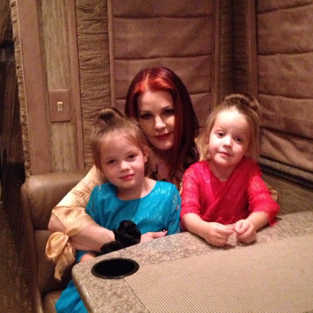 Priscilla Presley, Harper Lockwood, Finley Lockwood