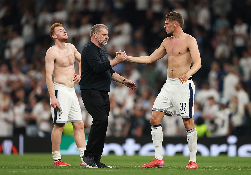 Ange Postecoglou shakes hands with Micky van de Ven of Tottenham Hotspur.