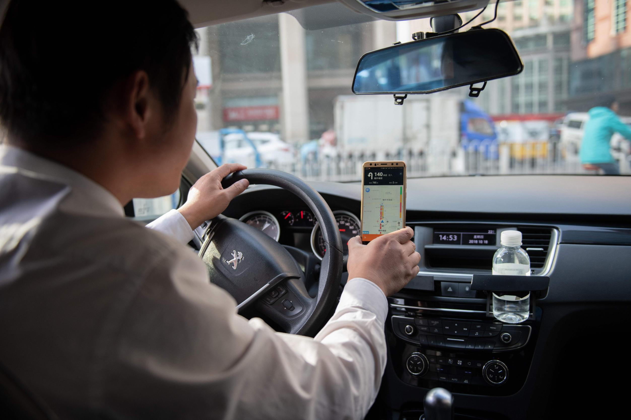 Didi learned to navigate the regulatory gray zone for ride-hailing services in China.
