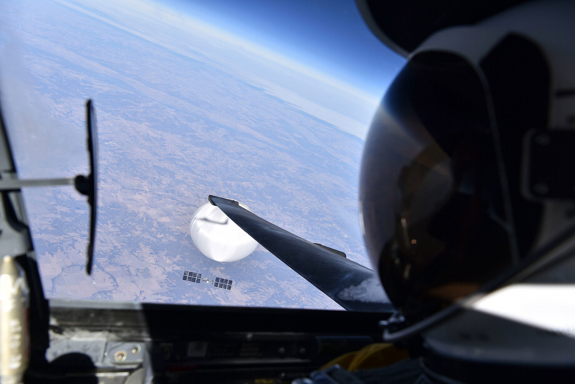 A US Air Force pilot takes a selfie of the Chinese surveillance balloon.