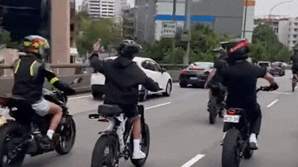 Dozens of e-bike 'hoons' filmed riding over Sydney Harbour Bridge