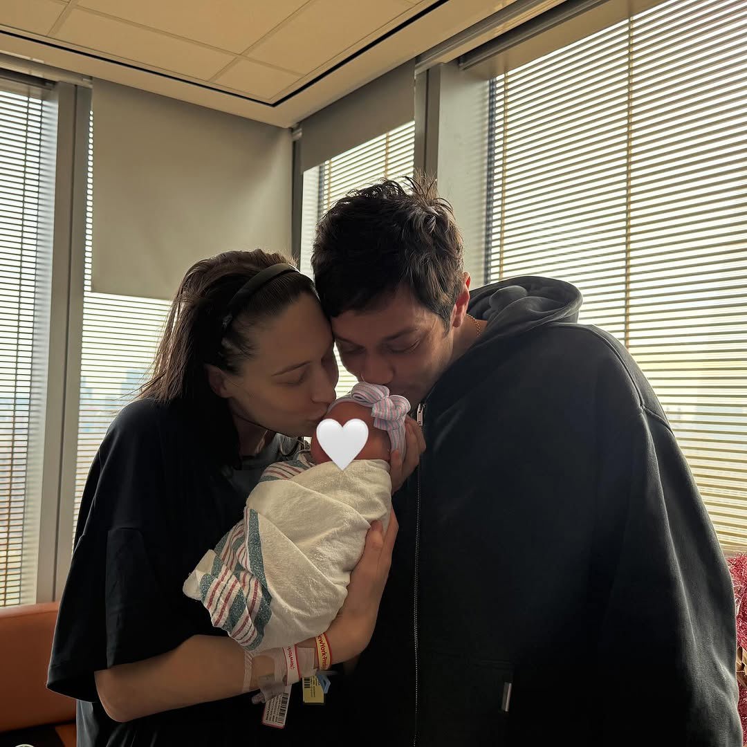 Elsie Hewitt and Pete Davidson with their newborn daughter Scottie, December 2025