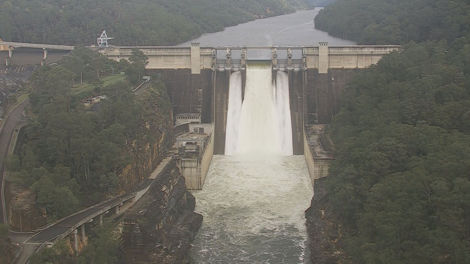 Warragamba Dam spills amid flood warnings for parts of NSW