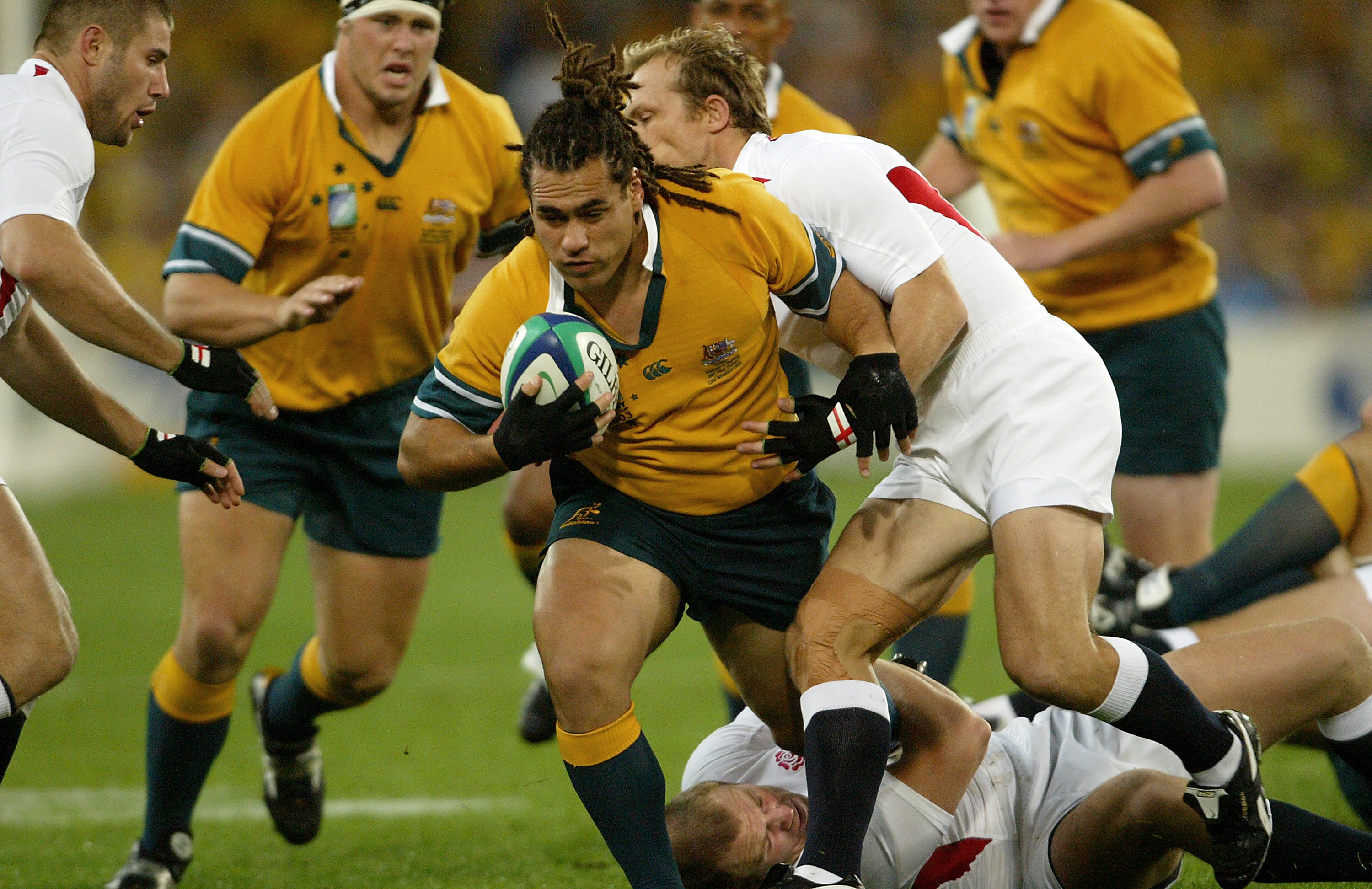 George Smith of the Wallabies drives forward during the 2003 Rugby World Cup final.