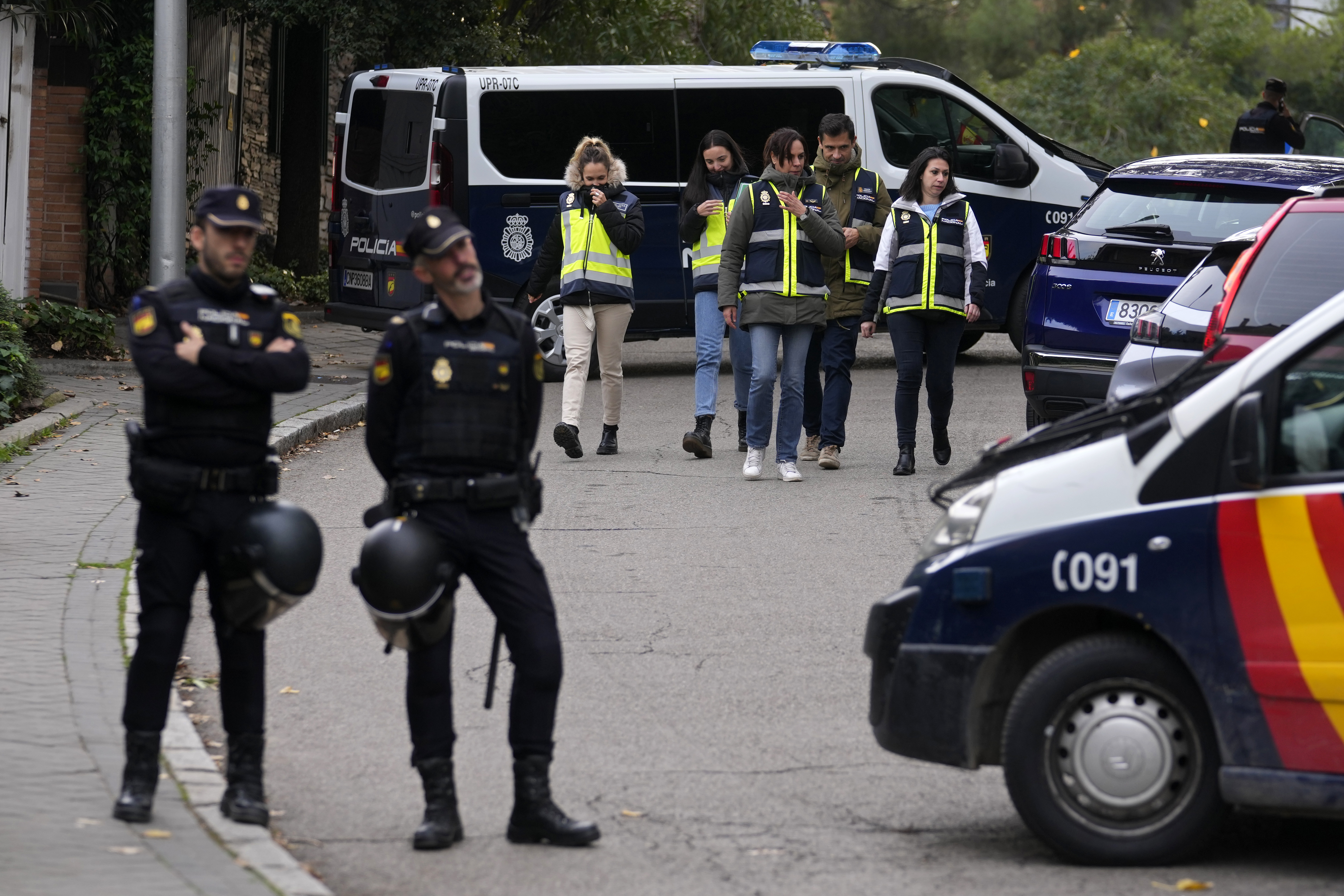 Hallados numerosos dispositivos tras explosión en embajada de Ucrania en España