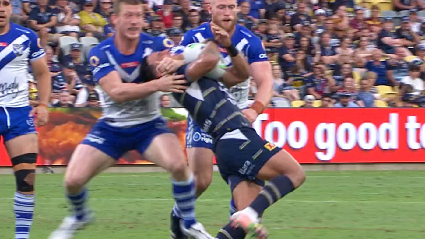 Hetherington collects Holmes with a high shot. (Nine)