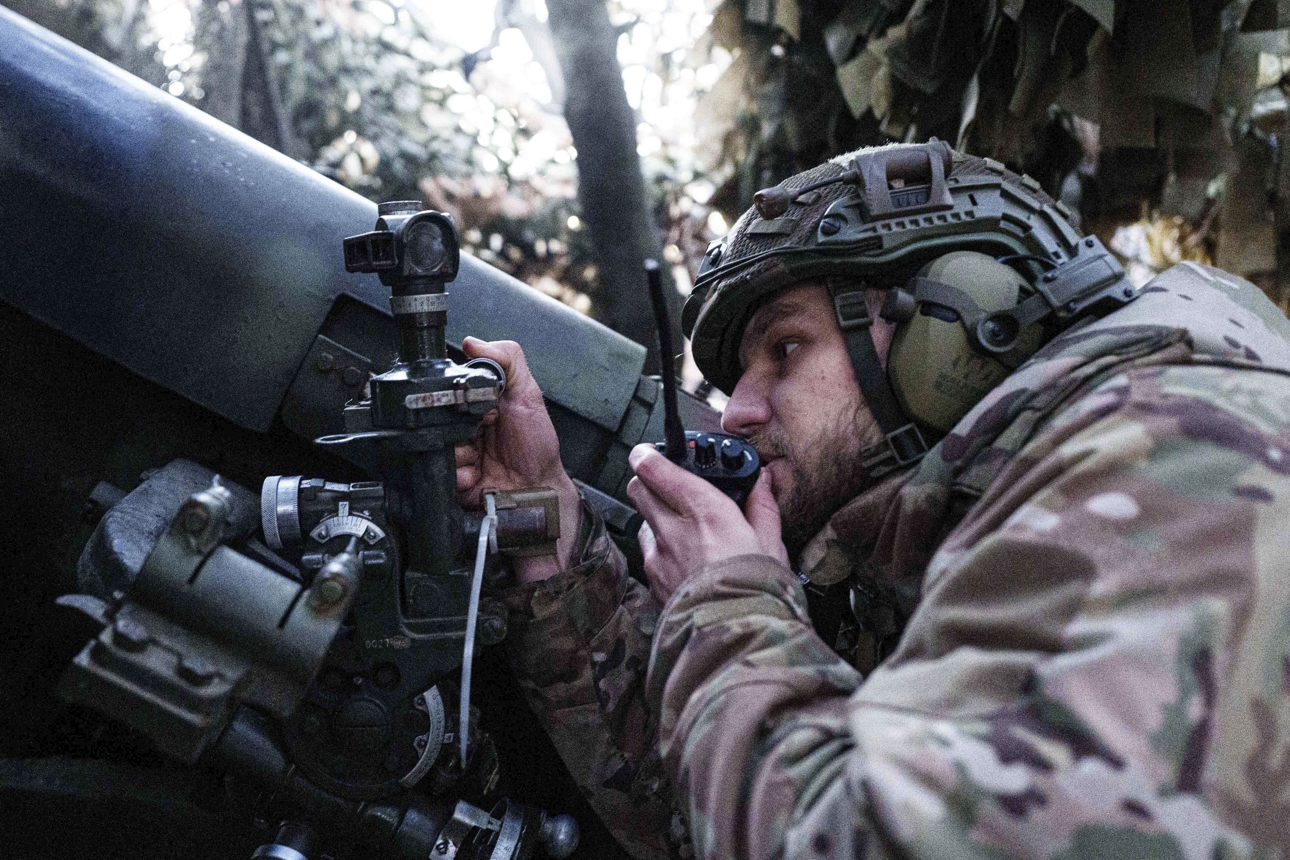 Ukrainian troops losing ground to Russia as Trump talks of ending war