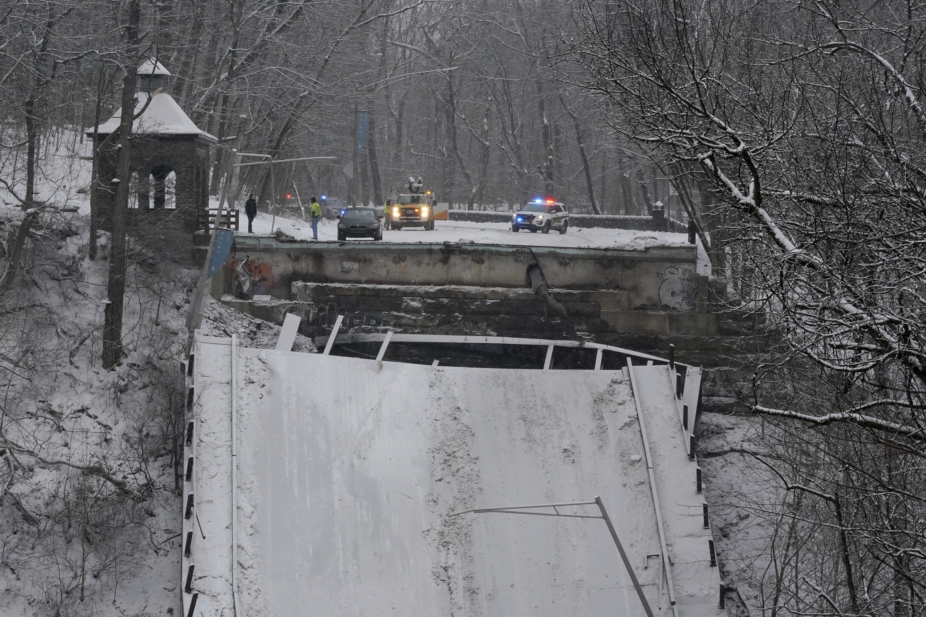 Bridge collapse Pittsburgh, US January 28, 2022