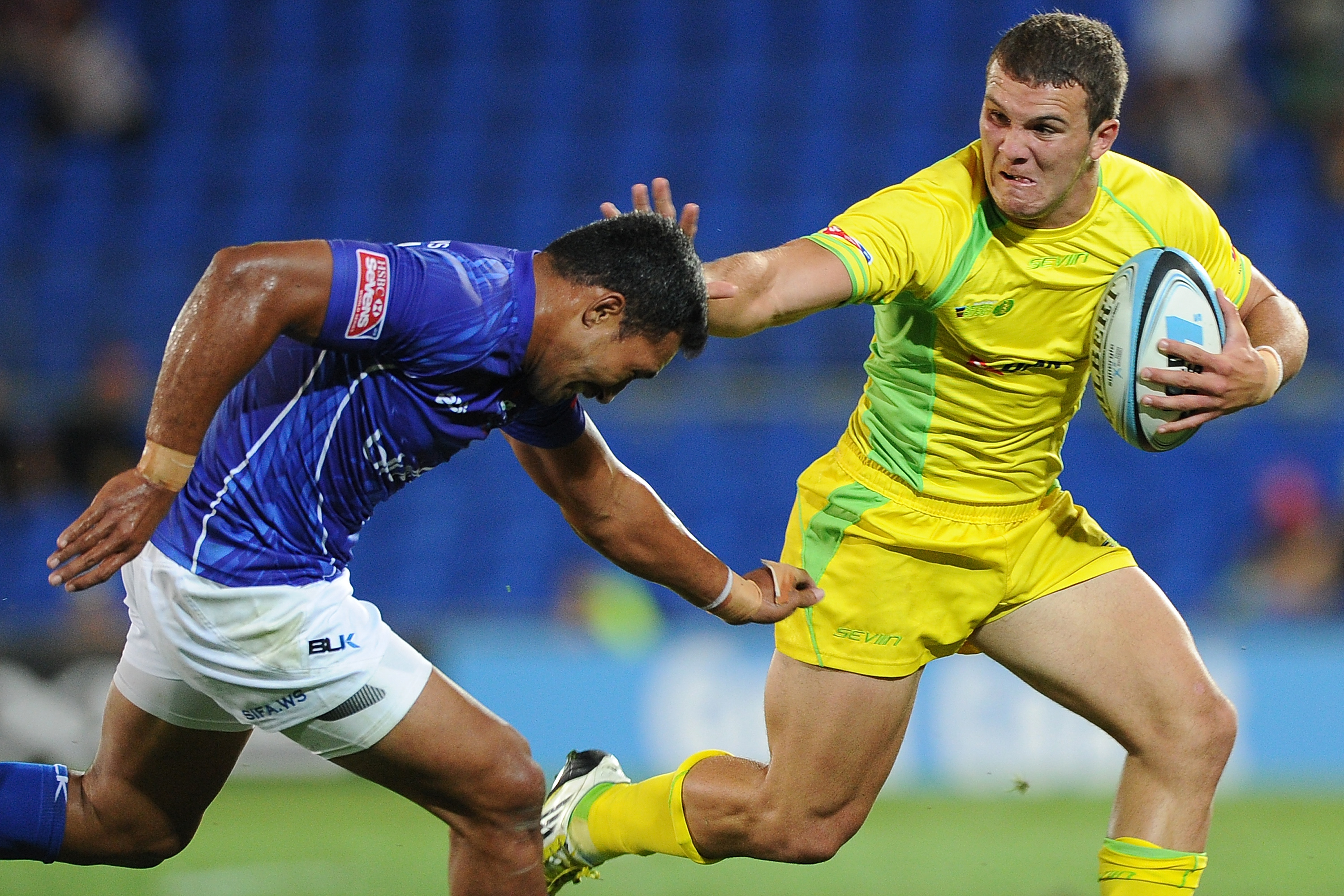 Alex Gibbon of Australia takes on the Samoa defence at the Gold Coast Sevens in 2013.