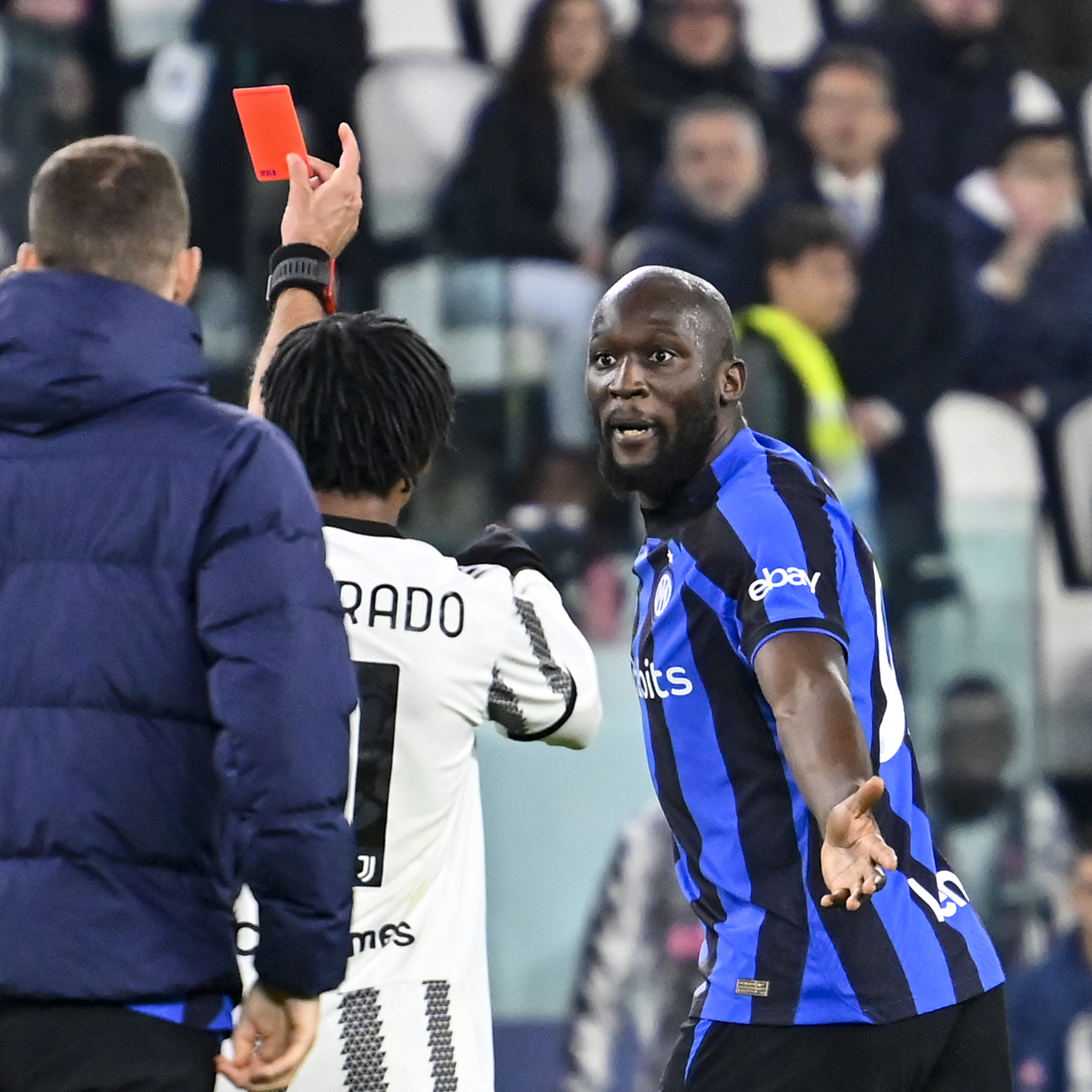 TURIN, ITALY - APRIL 04: Romelu Lukaku of internazionale reacts to the red card during the Coppa Italia match between Juventus and FC Internazionale at Allianz Stadium on April 04, 2023 in Turin, Italy. (Photo by Diego Puletto/Getty Images)