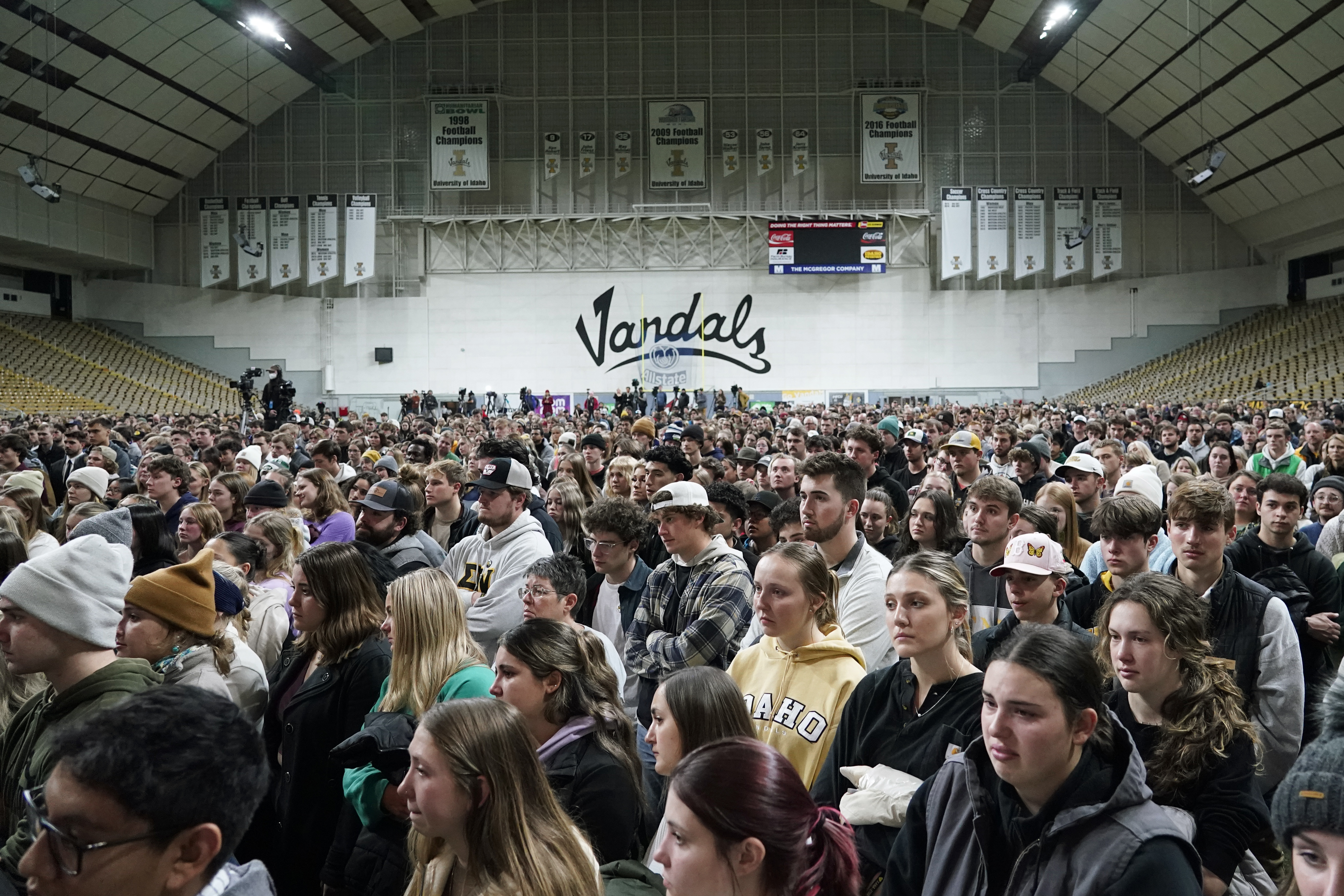 Los policías reciben miles de pistas sobre los estudiantes asesinados de la Universidad de Idaho