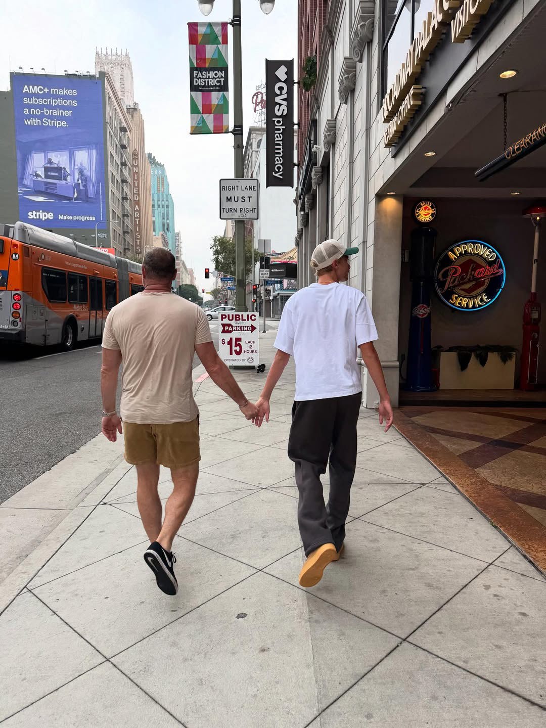 Sasha Schreiber with his dad Liev Schreiber