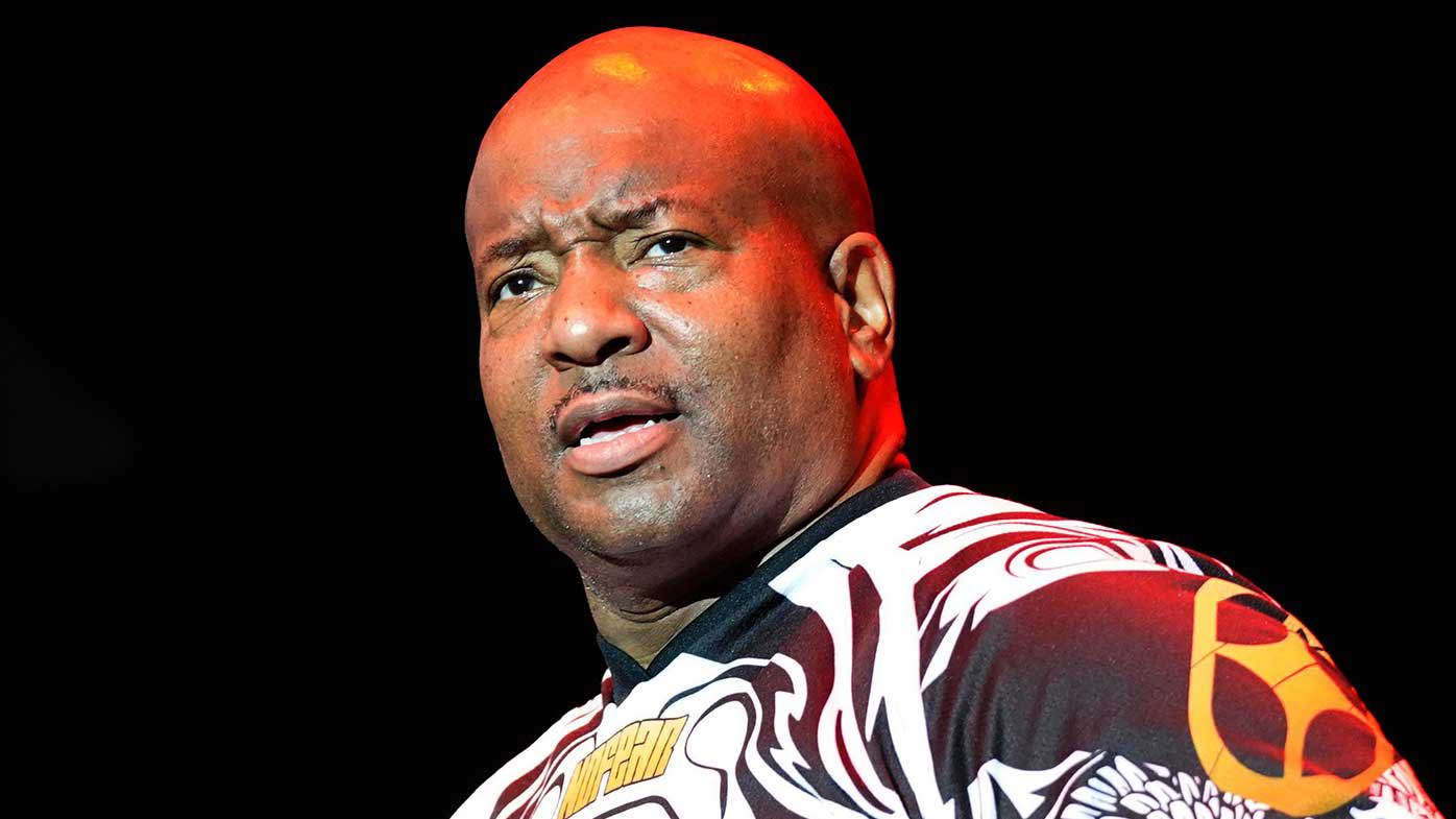 Young MC performing at a 'I Love the '90s' show.