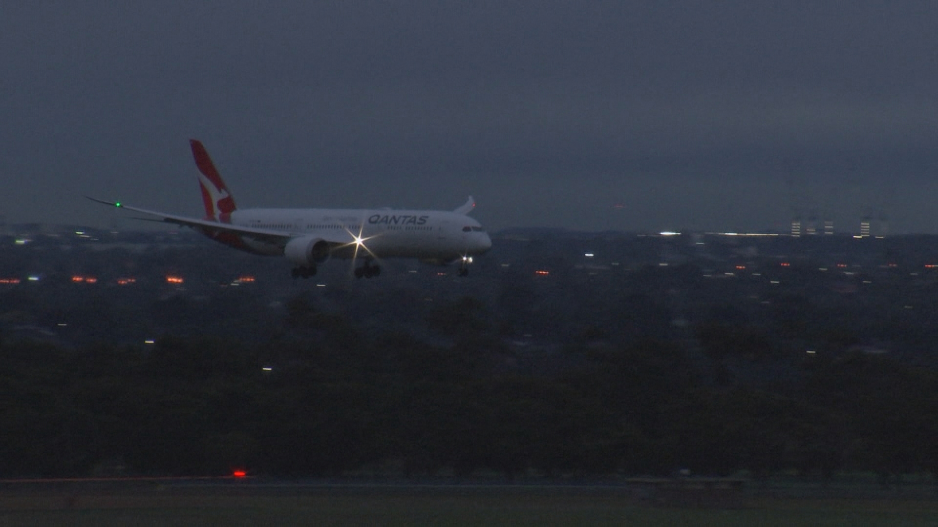 Harry and Meghan Qantas flight in Melbourne