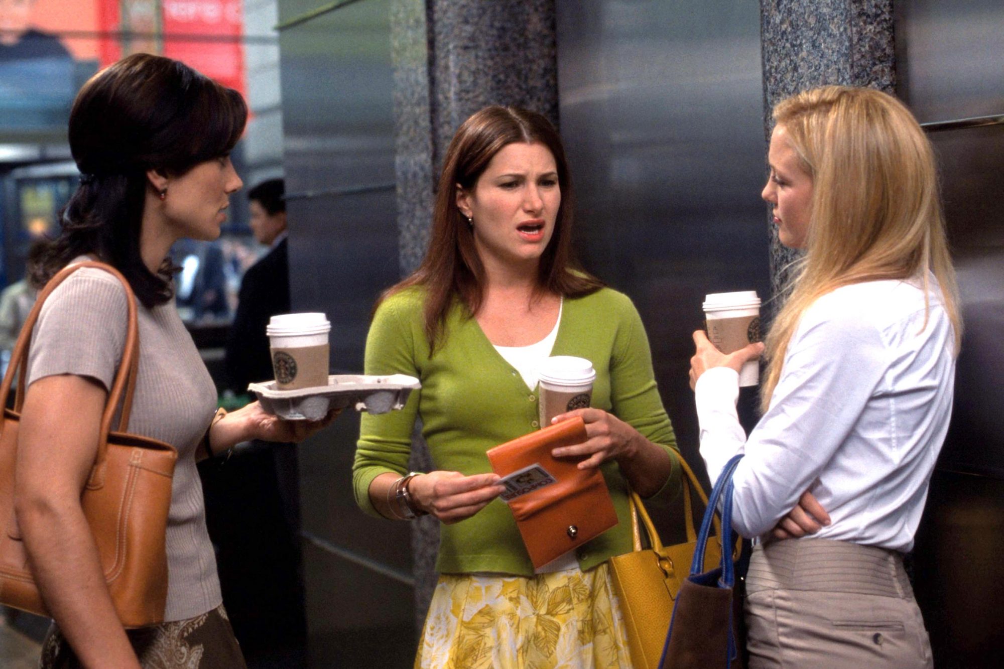 Kate Hudson and Kathryn Hahn in the movie How to Lose A Guy In 10 Days