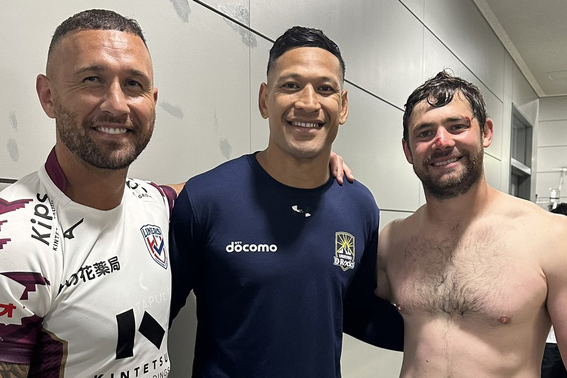 Quade Cooper (left) with Israel Folau and Liam Gill (right).