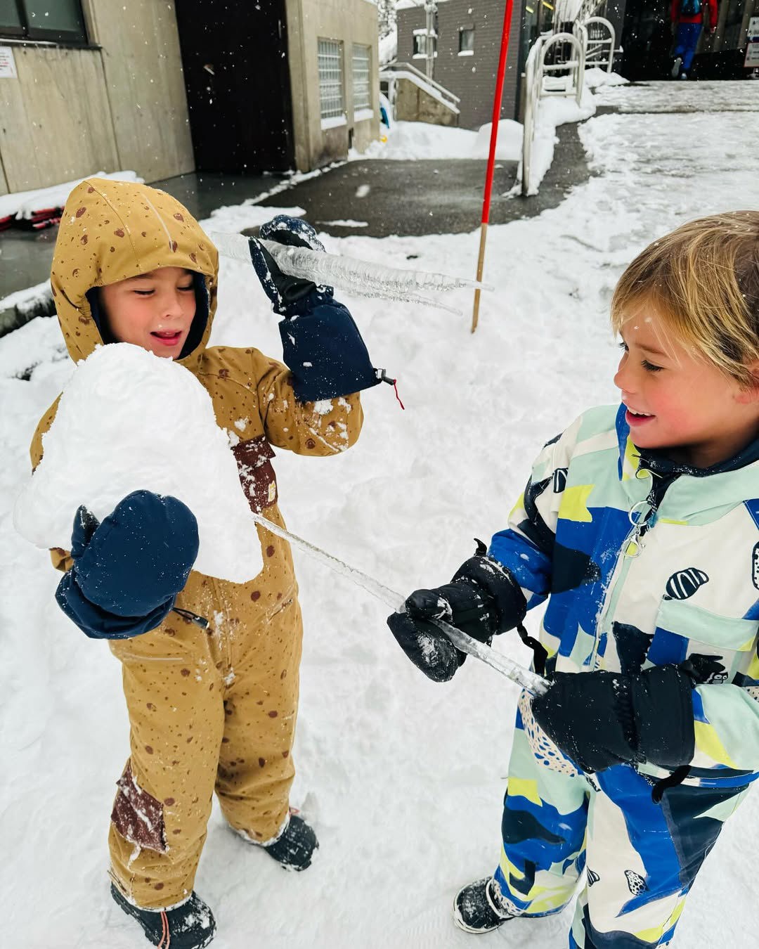 Chris Hemsworth children, Sasha and Tristan, aged 11. 